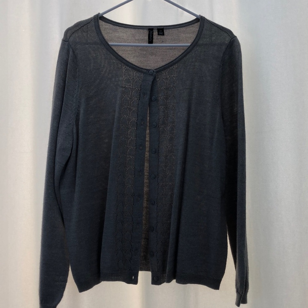 🖤4/$25🖤 Silver sweater